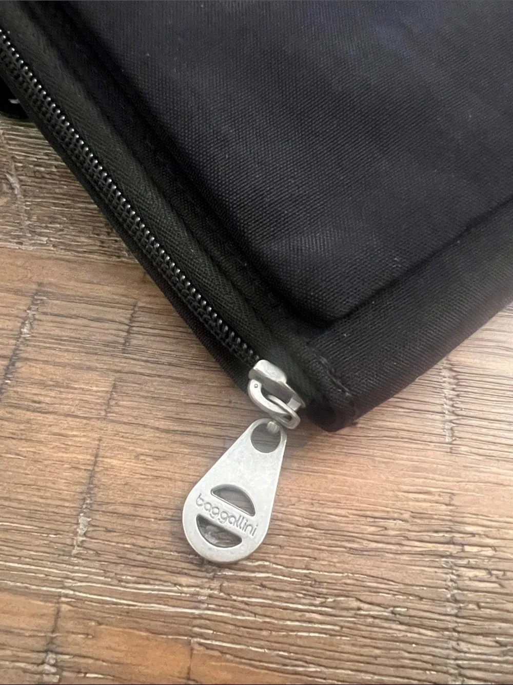 Baggallini Black Crossbody Wallet with Silver Turn-Lock - Picture 6 of 7